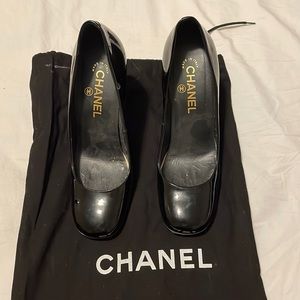 Vintage Chanel patent leather pumps, size 37.5
